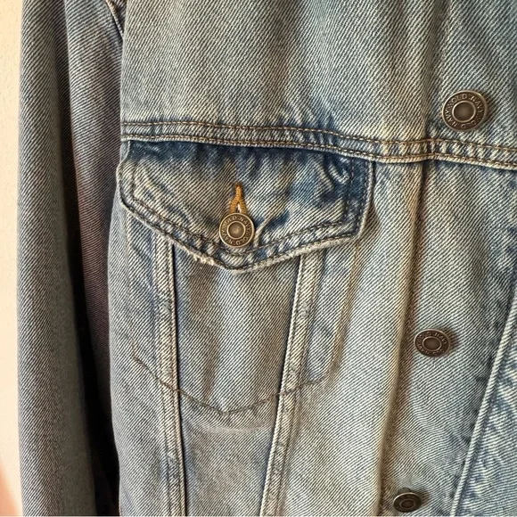 Old Navy Sherpa Lined Denim Jacket - Picture 8 of 9